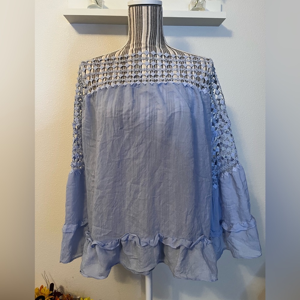 Blue top. Size M.❤️